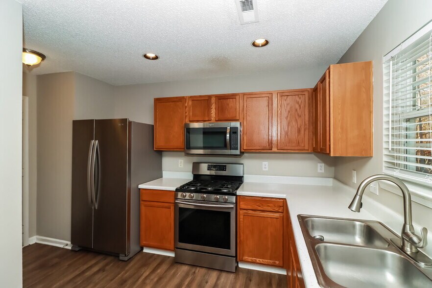 Building Photo - 1912 Waters Trail Dr