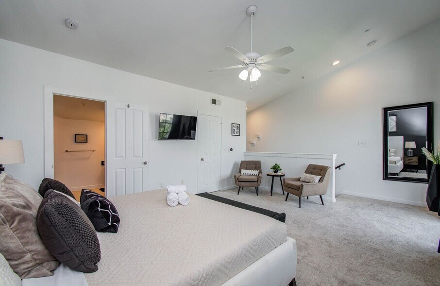 Building Photo - 2216 Chenevert St