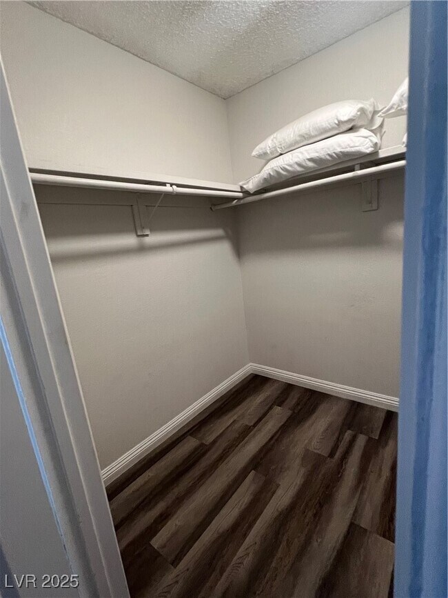 Building Photo - 3835 Chutney St