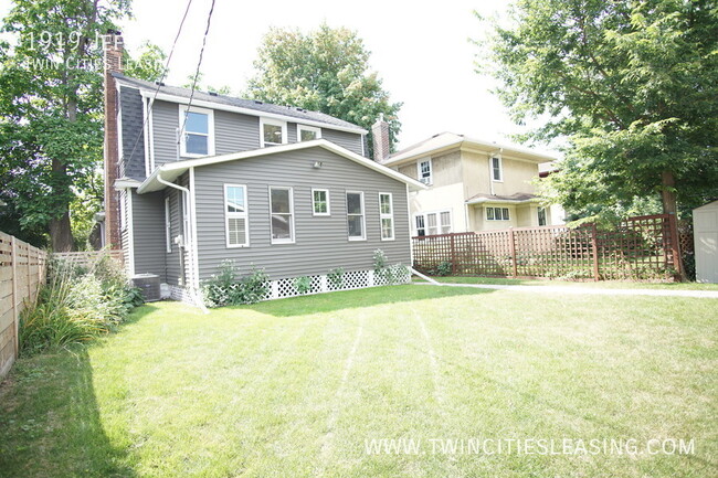 Building Photo - REMODELED - Fenced in backyard with 3 bedr...