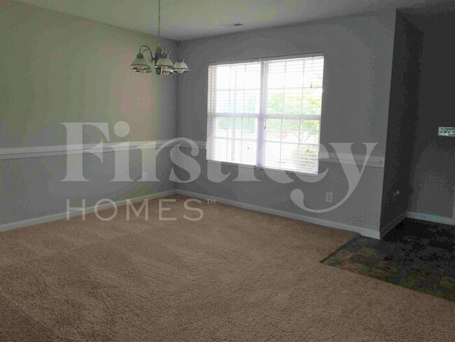 Building Photo - 4406 Vernon Cir SE