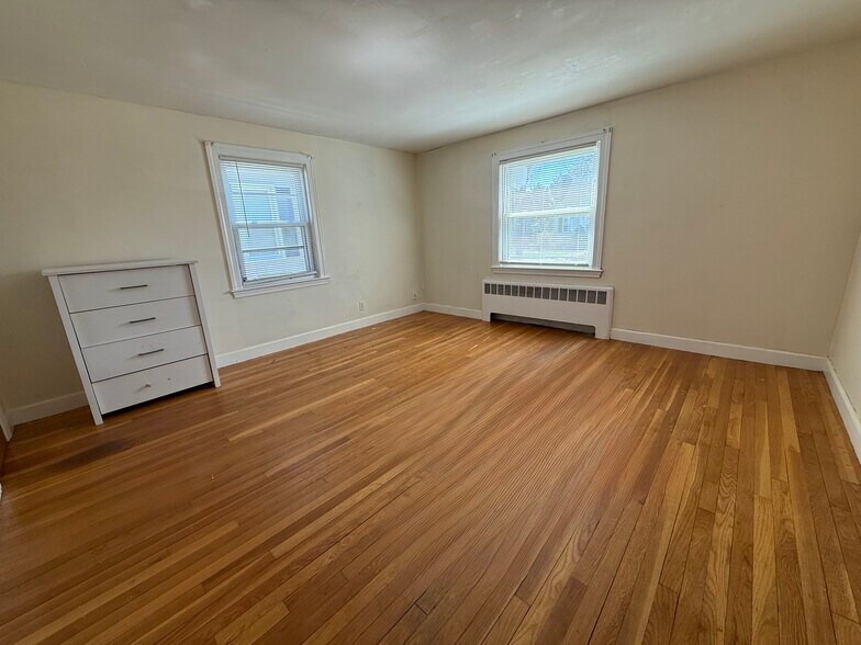 Building Photo - 27 Hartwell St