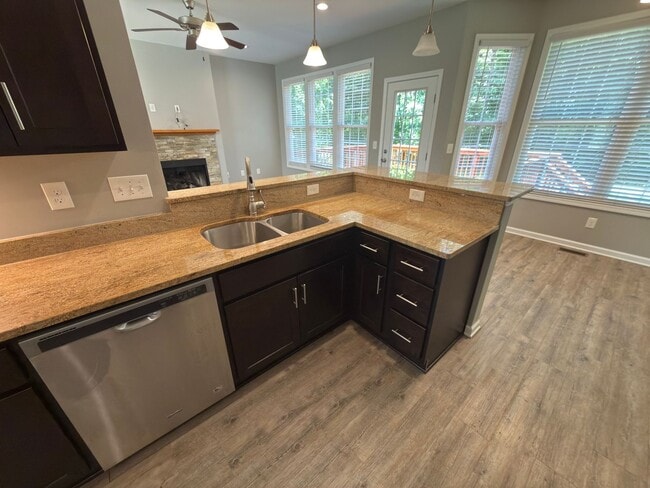 Building Photo - Beautiful Three Bedroom, Two and a half Bath home available in River Wood of Fairlawn