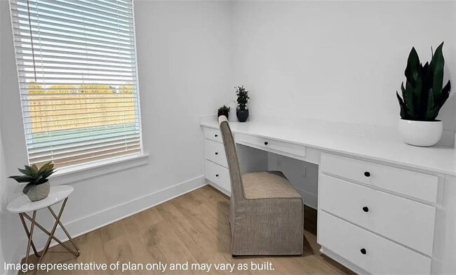 Building Photo - 2431 Longfellow Dr