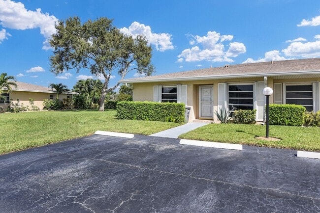 Building Photo - 8807 Bella Vista Dr