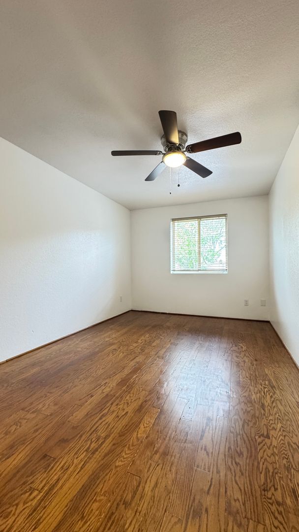 Building Photo - Central (Ft Lowell and Columbus) 3 bed, 2 bath condo, private front and back yards, carport a/c!