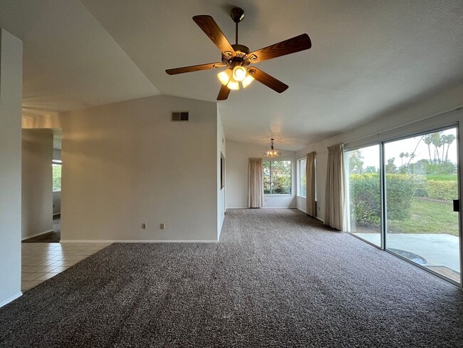 Building Photo - 924 Torrey Pines Dr