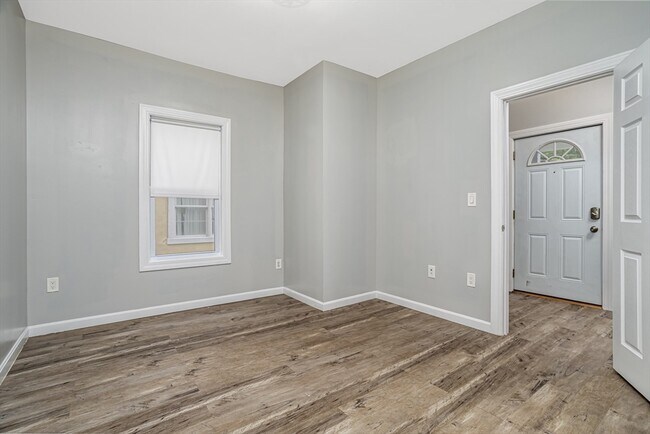 Building Photo - 176 Blossom St