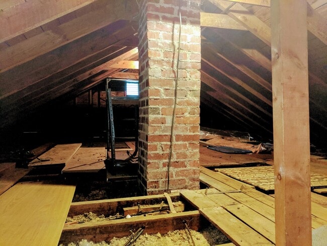 Building Photo - Spacious 3bdrm/2bth Home Located in a Well Established Neighborhood in Richmond's West End  Conve...