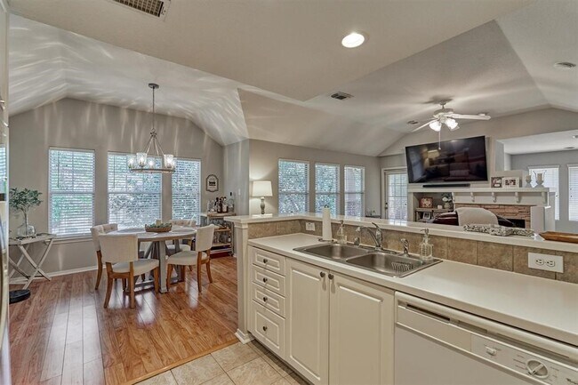 Building Photo - 87 Woodlily Pl