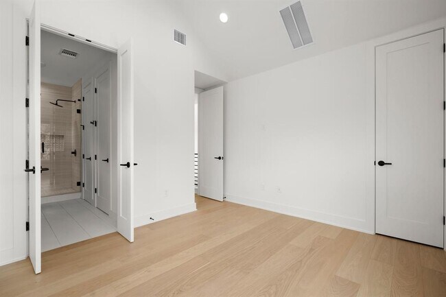 Building Photo - 913 Capitol Ct