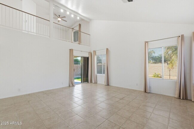 Building Photo - 1294 N Blackstone Dr