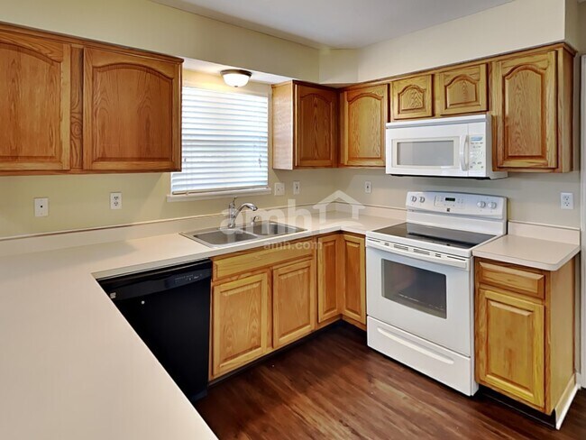 Building Photo - 900 Suntree Dr