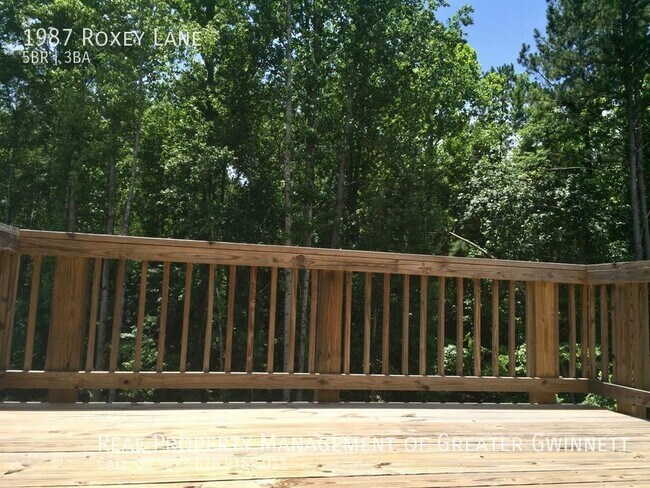 Building Photo - Spacious and Beautiful 5 bedroom Home!