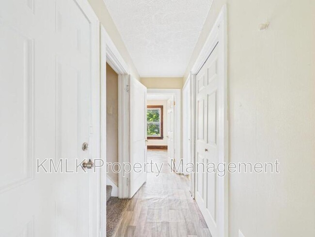 Building Photo - 855 Work Dr