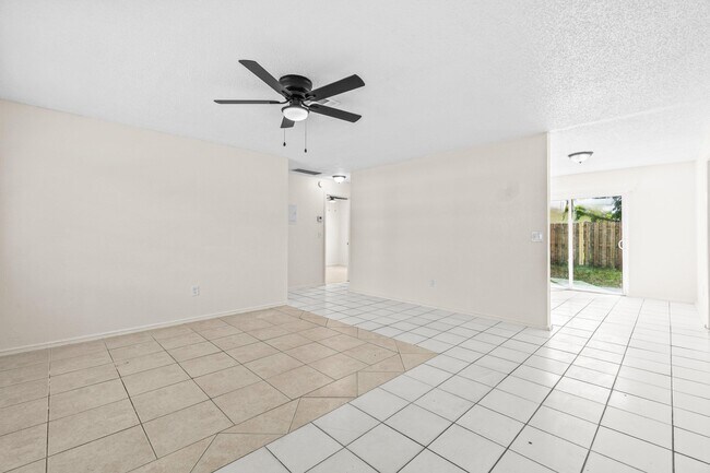 Building Photo - 4869 Gulfstream Rd