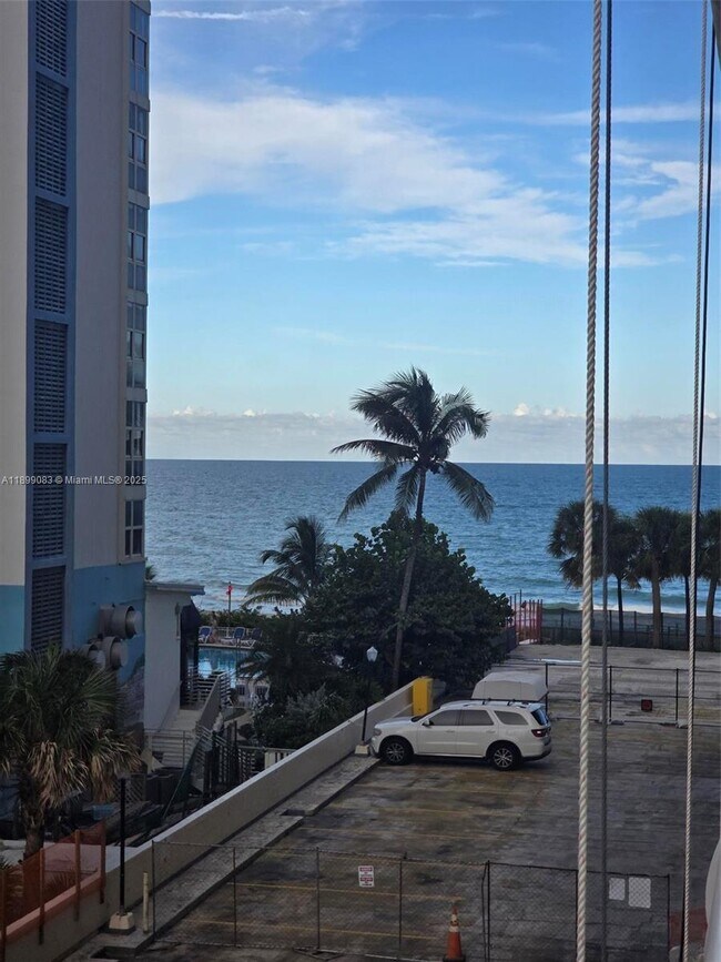 Building Photo - 4020 Galt Ocean Dr