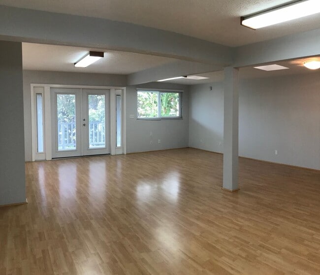 Building Photo - Spacious 5 Bedroom, 2 Bath, 2 Car Carport,...