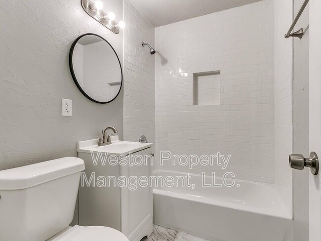 Building Photo - 5721 SE 8th St