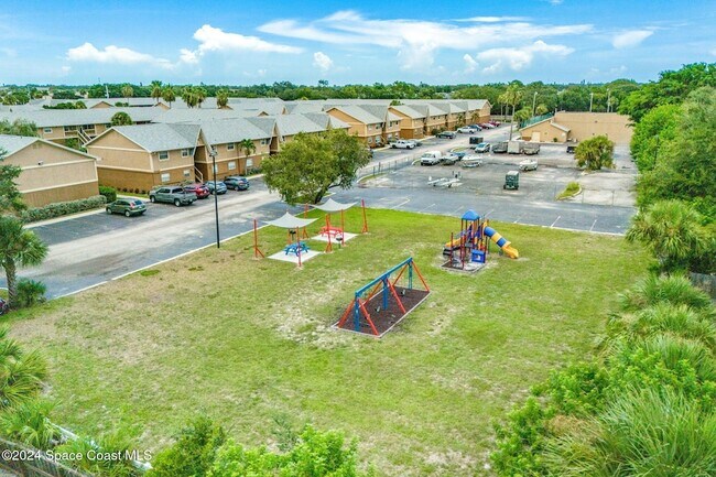 Building Photo - 132 Bristol Ct