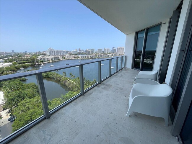 Building Photo - 17301 Biscayne Blvd