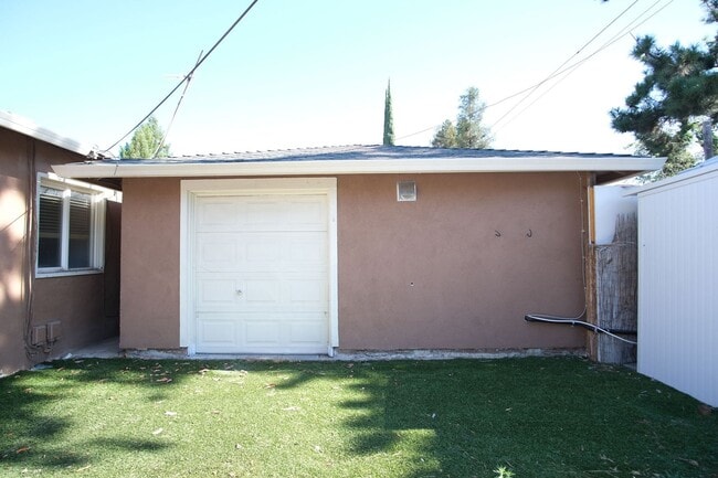 Building Photo - 1436 Albany Ave