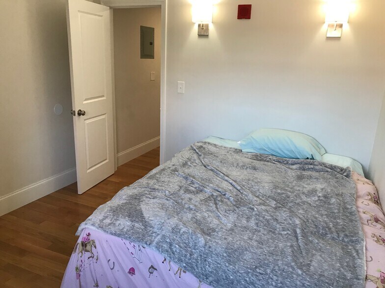 Building Photo - 81 Westland Ave