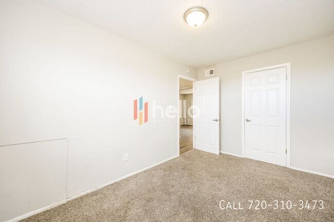 Building Photo - 984 E Saxony Dr