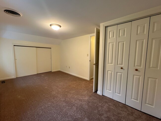 Building Photo - Gorgeous 3 bed, 2 bath home | Lawn Care Included