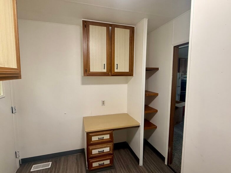 Laundry Room - 625 S Evergreen Rd