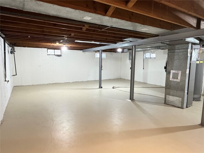 Building Photo - 1060 Loekes Dr