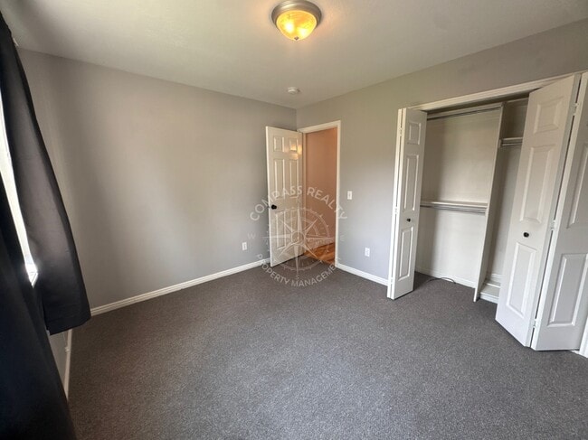 Building Photo - 372 Angus Cove