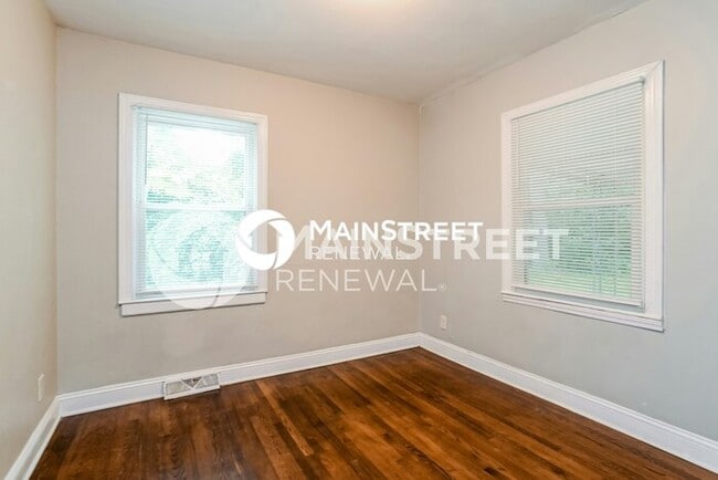 Building Photo - 3 Bedroom Pet-Friendly Home in Charlotte, NC with Main Street Renewal