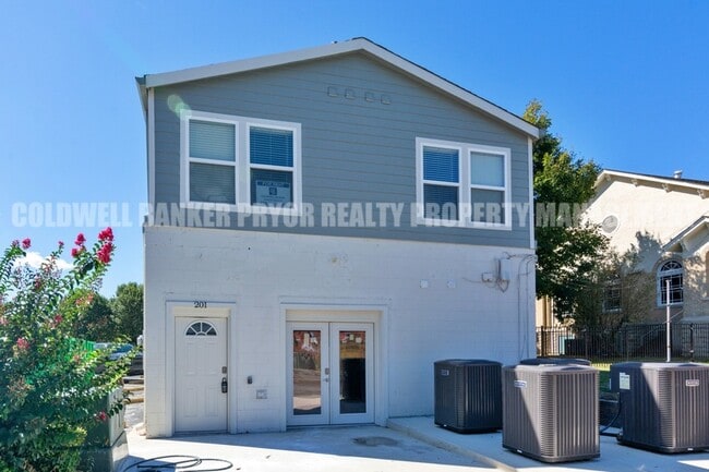 Building Photo - 360 Main St