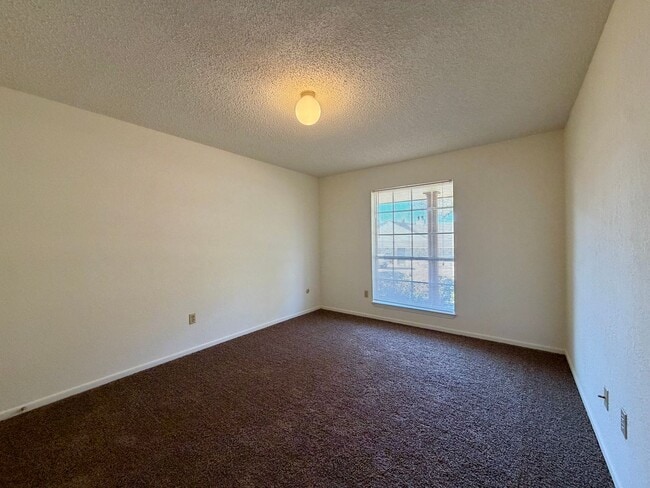 Building Photo - Duplex