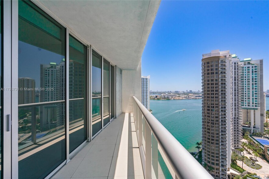 Building Photo - 475 Brickell Ave