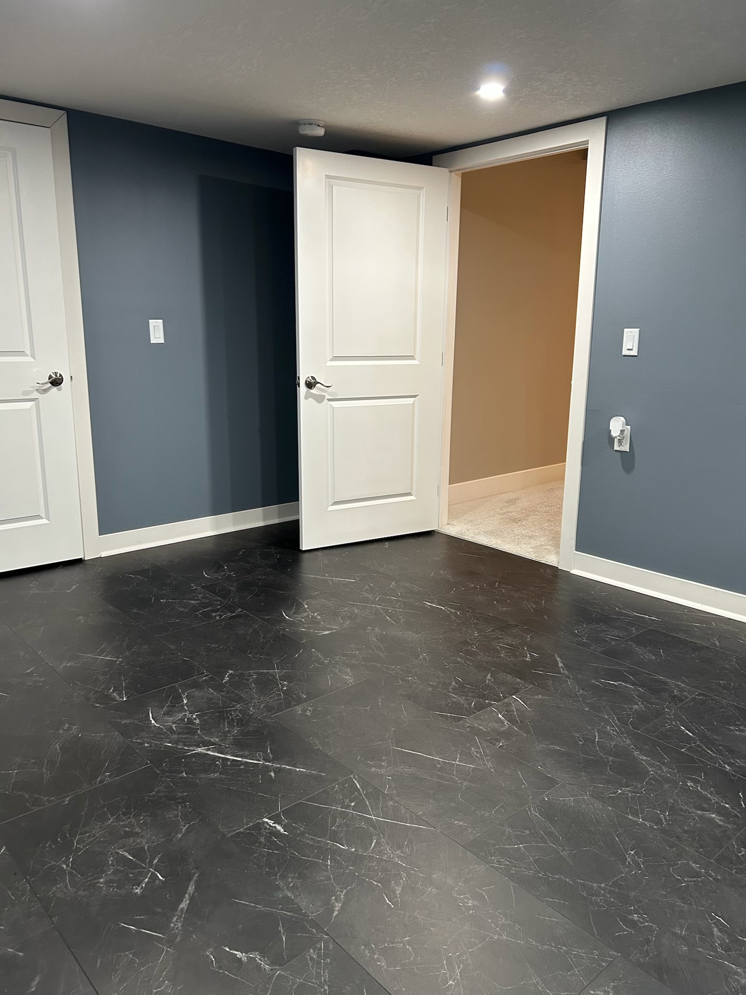 Would be perfect space for fitness area - 1616 Park Ave