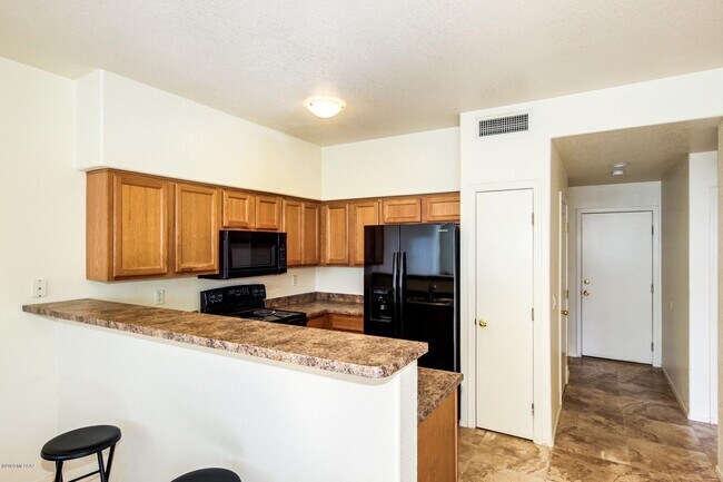 Building Photo - 1251 E Weimer Cir