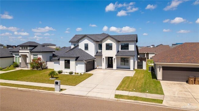 Building Photo - 1615 Lago Delton