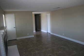 Building Photo - BEAUTIFUL 4bd 2ba NE Bakersfield 93306 $19...