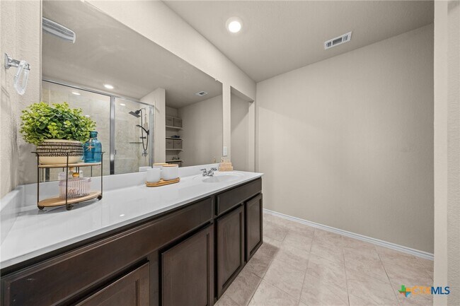 Building Photo - 5102 Karen Grn Dr