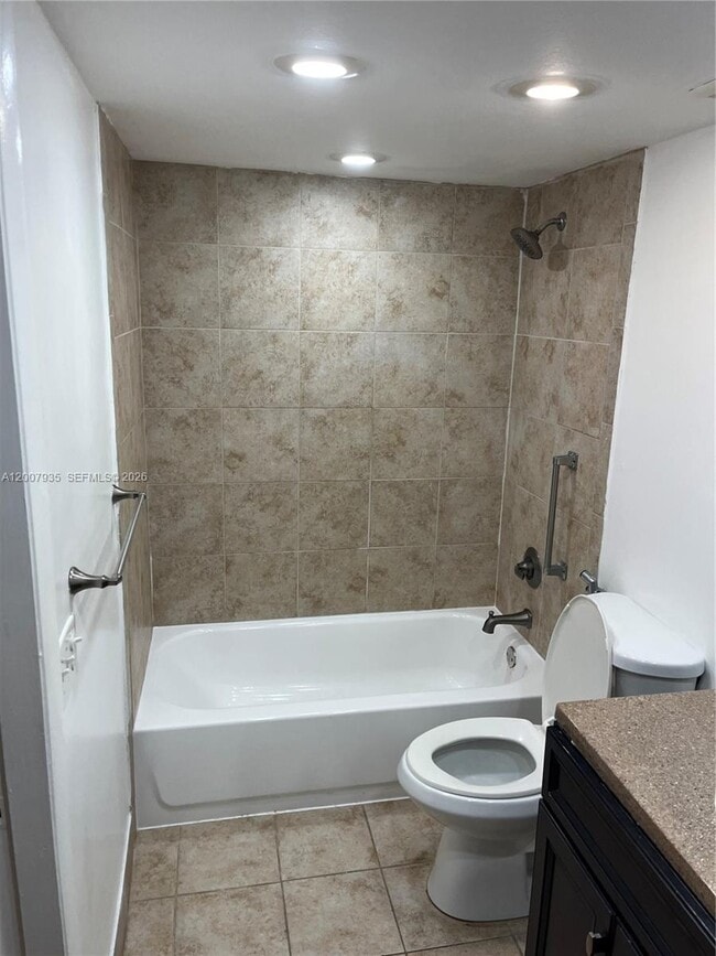Building Photo - 10525 SW 112th Ave
