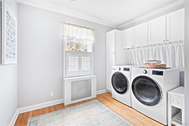 Building Photo - 11 Bieselin Rd