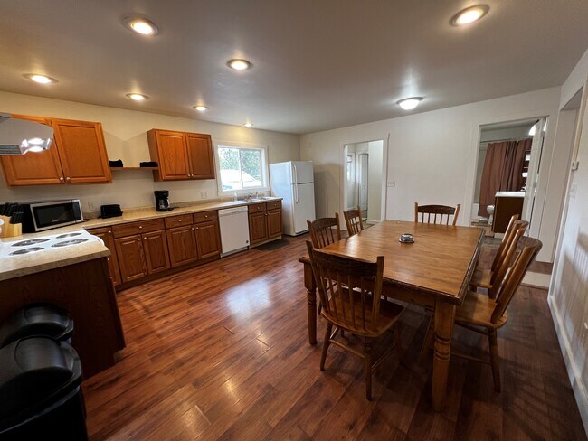 Building Photo - 9197 Cty J-Unit A