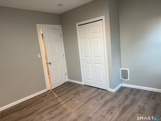 Building Photo - 276 Orchard St