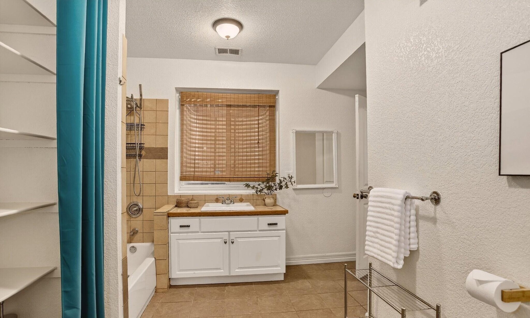 Bathroom (with washer/dryer) - 1509 Pratt St