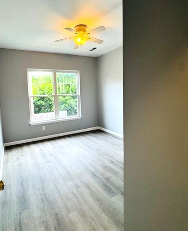 Building Photo - Sagedale Drive Unit 202