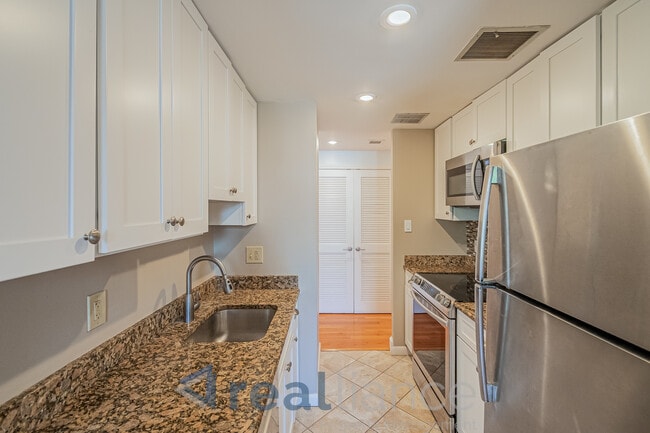 Building Photo - 1733 20th St NW