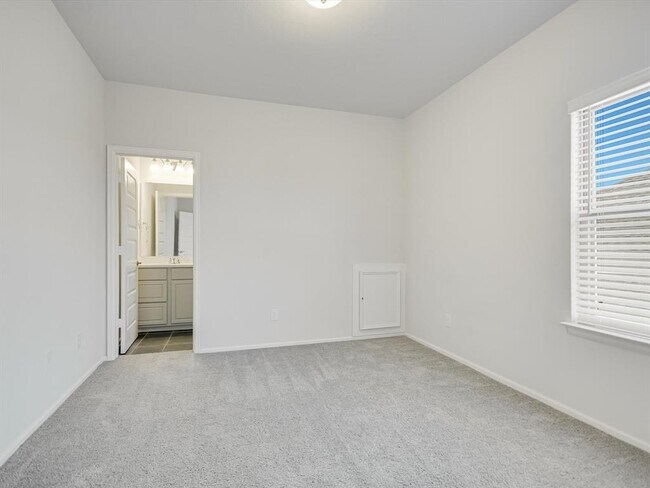 Building Photo - 396 Cold Riv Run