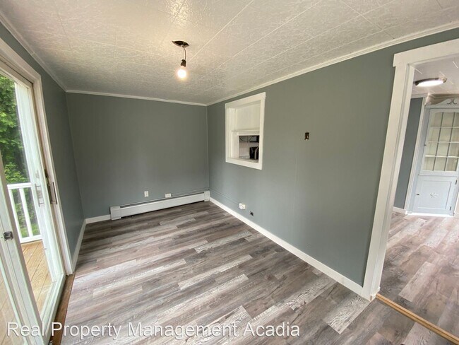 Building Photo - 3 br, 1.5 bath House - 13 Elm Street